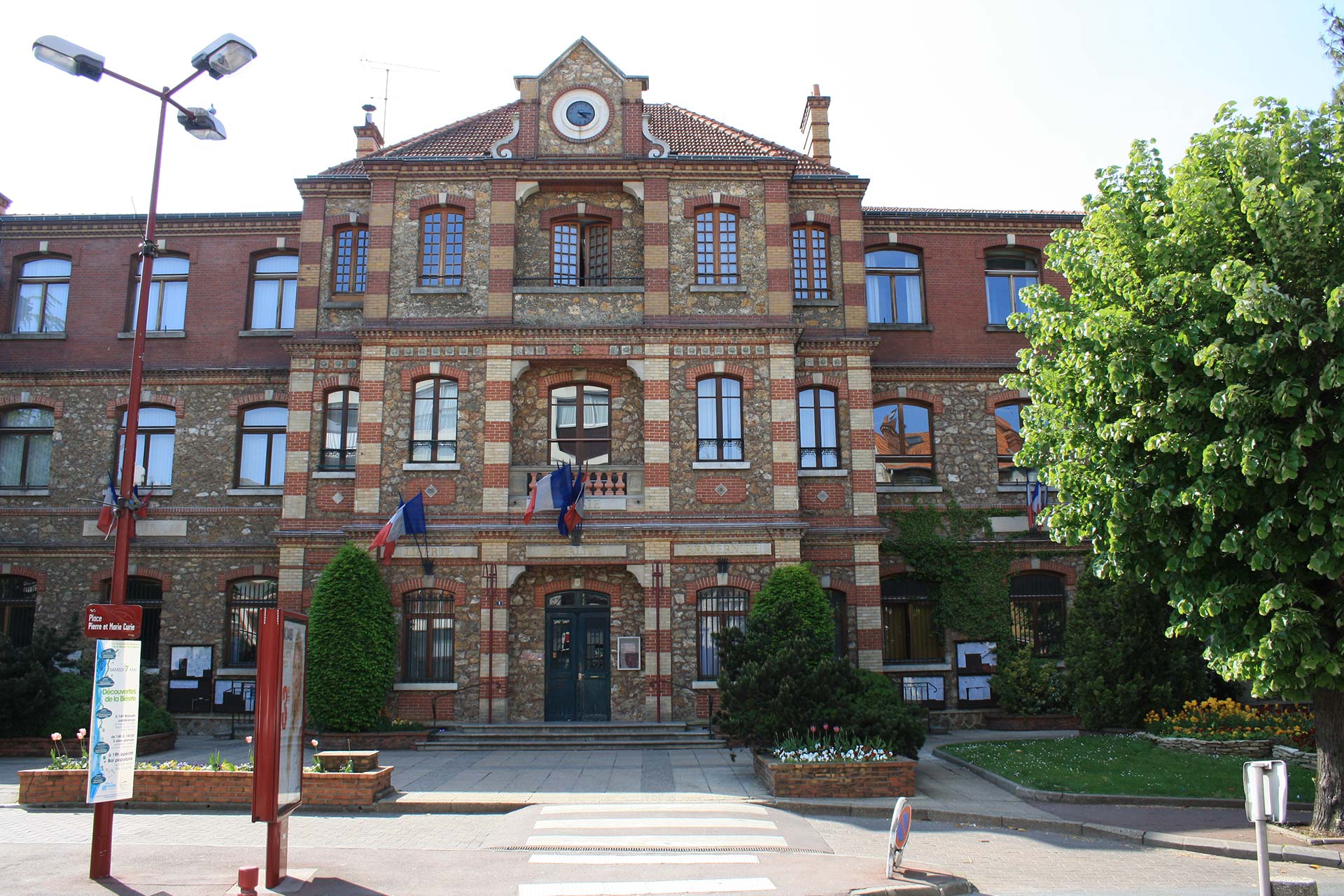 Fresnes hôtel de ville - Fresnes , son histoire, son présent